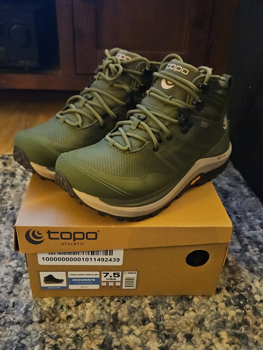 Women's Topo Trailventure Waterproof Hiking Boot: Size 7.5